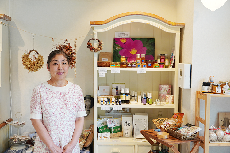 「自然を体感できるショップです」と話す、「セントモニカ」代表の七戸さん