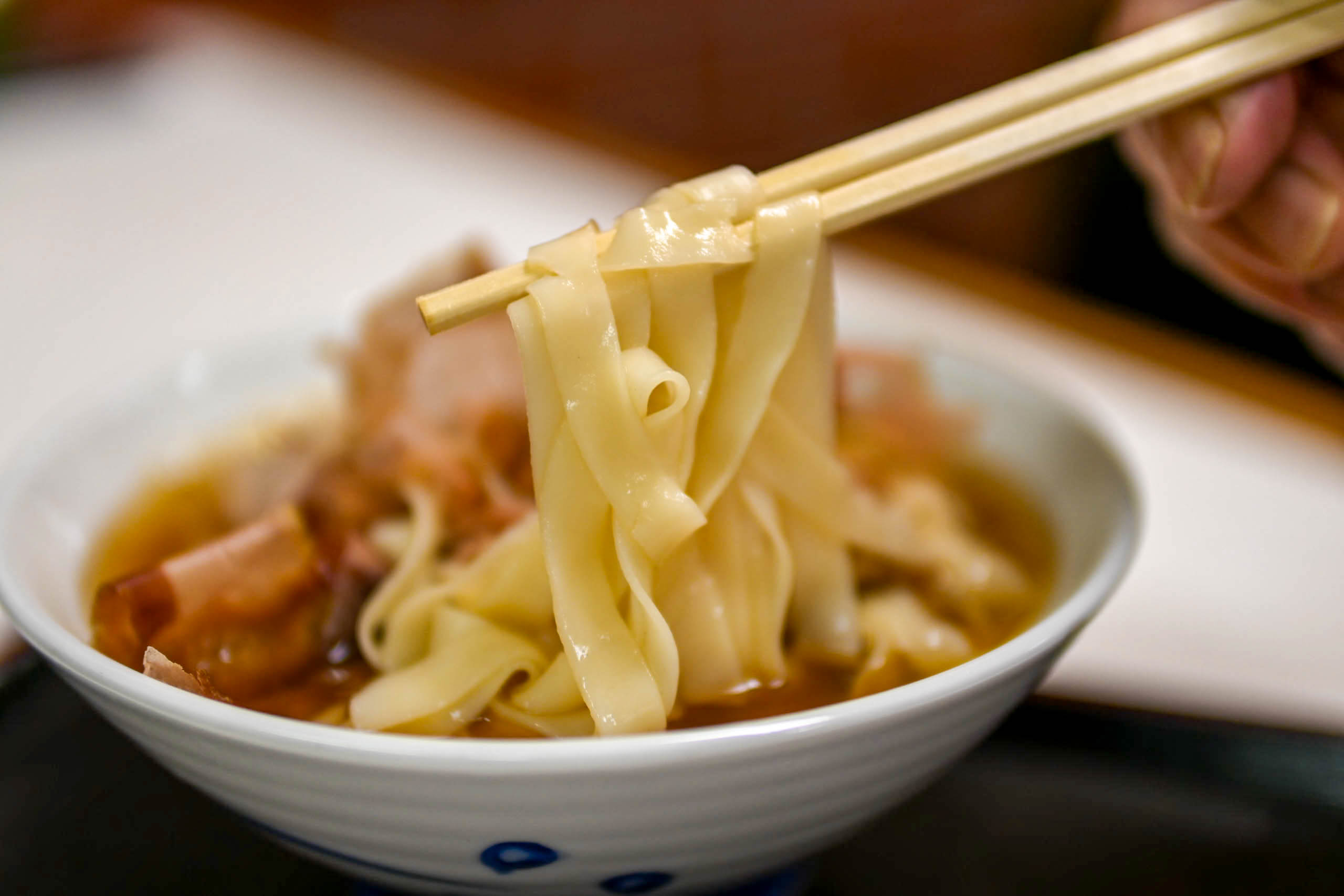 150年の歴史を紡ぐ京都の老舗「更科本店」で出会う優しい一杯 