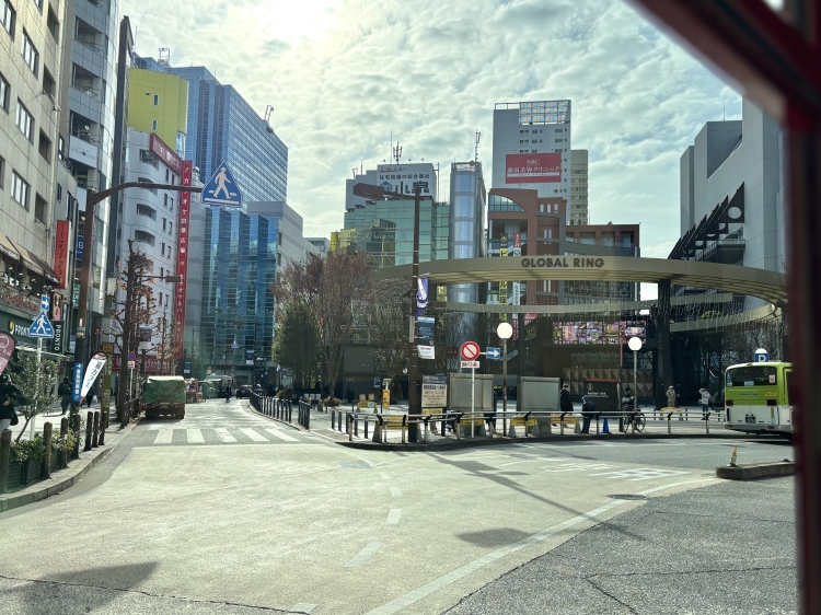 Bルートでは、池袋駅西口をぐるりと一周