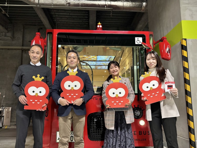 写真左から、WILLER EXPRESS 池袋営業所 所長の佐々木さん、池袋東口観光案内所 所長の堀内さん、豊島区 都市整備部の山本さん、 WILLER EXPRESS 広報の竹内さん