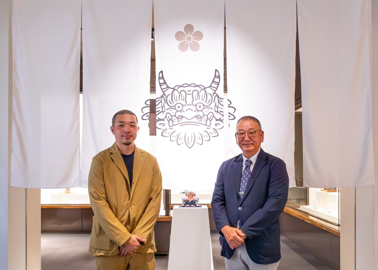 (左)四代目中村弘峰(ひろみね)さん　(右)三代目中村信喬(しんきょう)さん