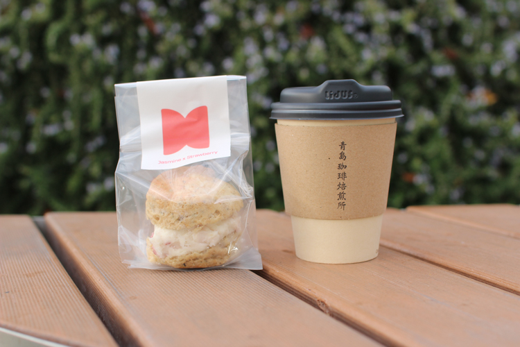 出店者さんのこだわりを聞きながら、公園でスイーツやコーヒーを味わう至福の時 