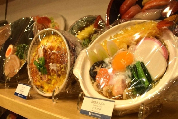 揚げ物の質感や焦げ具合など、細部の美しさはものづくりの技術が高い日本ならでは