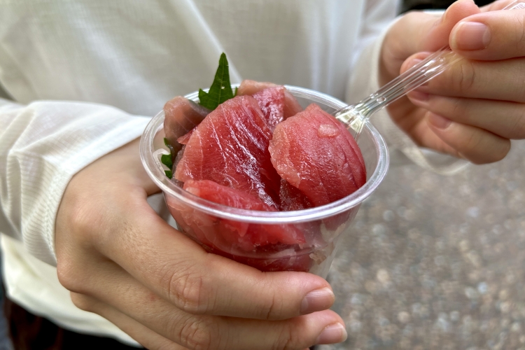 購入してすぐに食べられる手軽さが魅力の「マグロカップ」