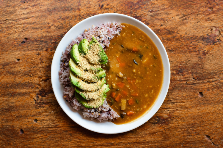 誰もが食を楽しめる街に。心と体を満たす、思いやりのヴィーガン料理