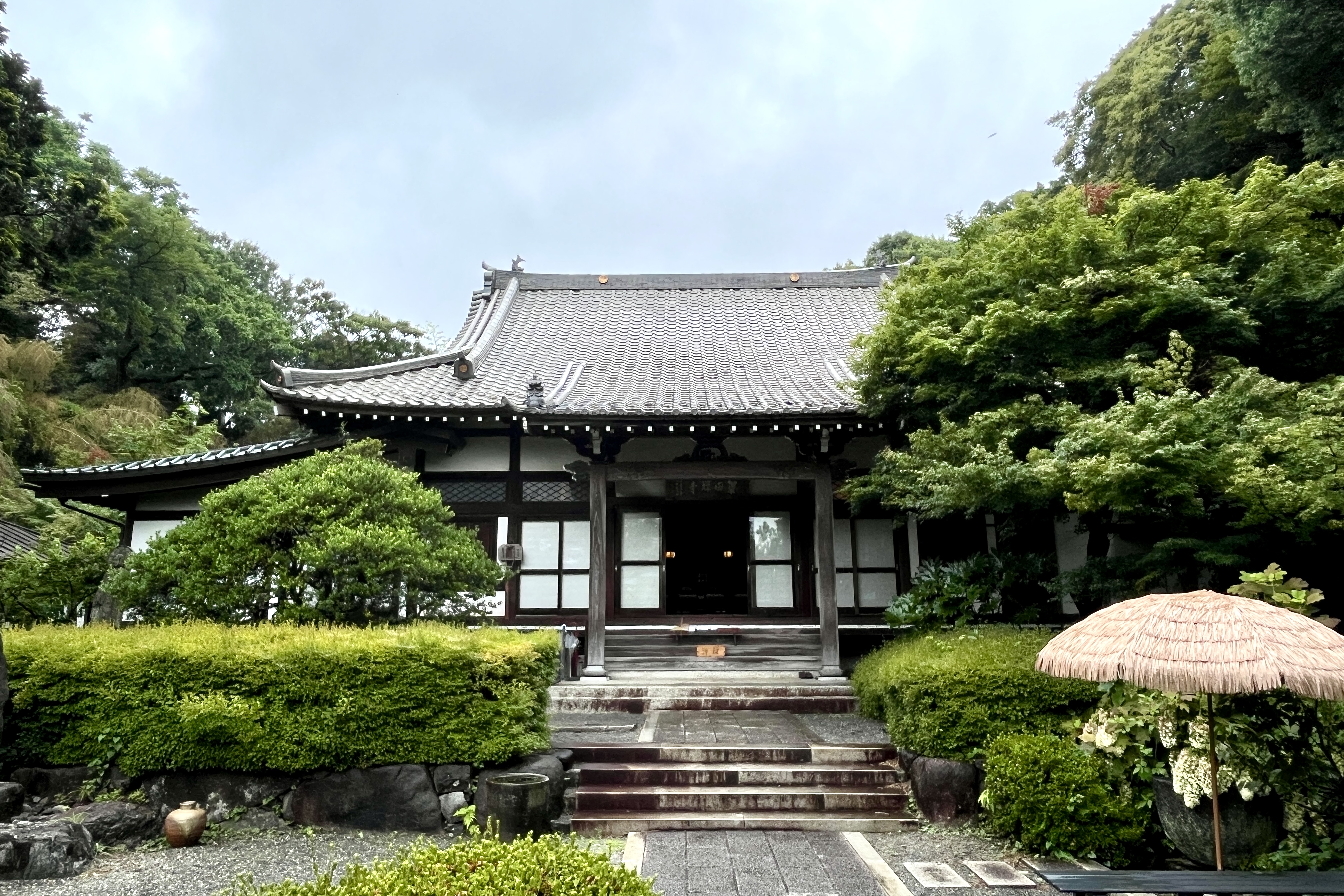 街の喧騒から離れた禅寺で過ごす、心休まるひととき 
