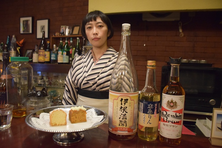 日本酒にも詳しい店主の宇都木さん