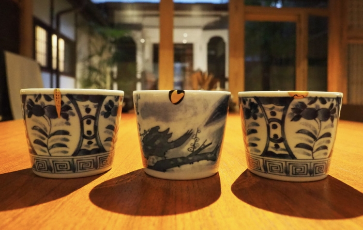 完成した自分だけのオリジナル模様が描かれた器 