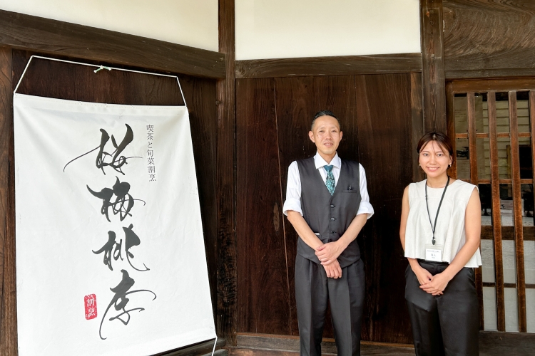 レストラン責任者の山﨑さんと、「鶴川香山園」を管理する塩入さん