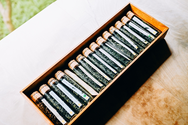 「あさつゆ」や「やぶきた」など十数種類の茶葉から選択