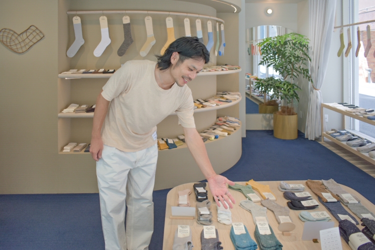 お気に入りの靴下を教えてくれた西口さん