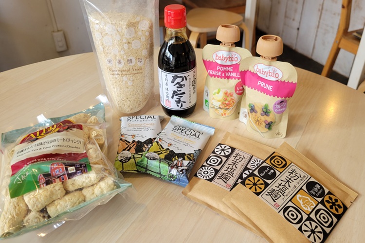 店内で販売しているヴィーガン向けの食材や調味料