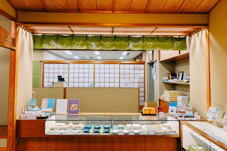 130年以上続いてきた「京菓子司 末富」の店内