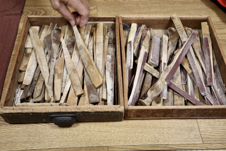 「歯ずり」の工程で使われる歯ずり棒。道具も一つひとつ手作り