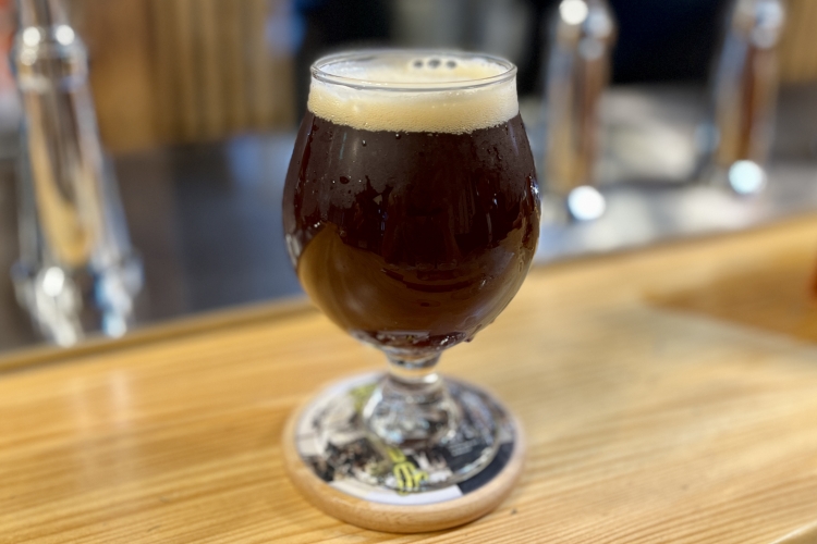 谷中の夕暮れをイメージして開発された看板商品「谷中ビール」