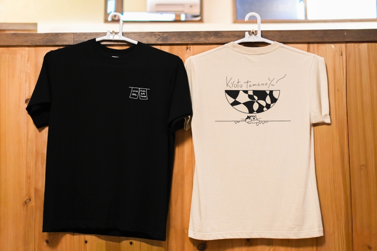 晴美さんがデザインした「京都 玉の湯」オリジナルTシャツ