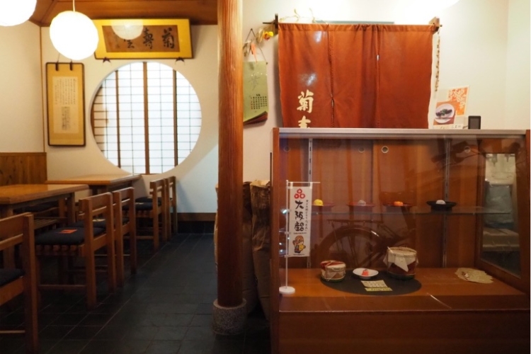 大切なお客様を迎え続けている店内 