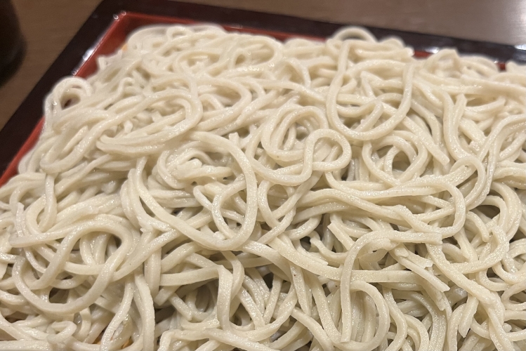 1本1本が細く、つやのある十割蕎麦