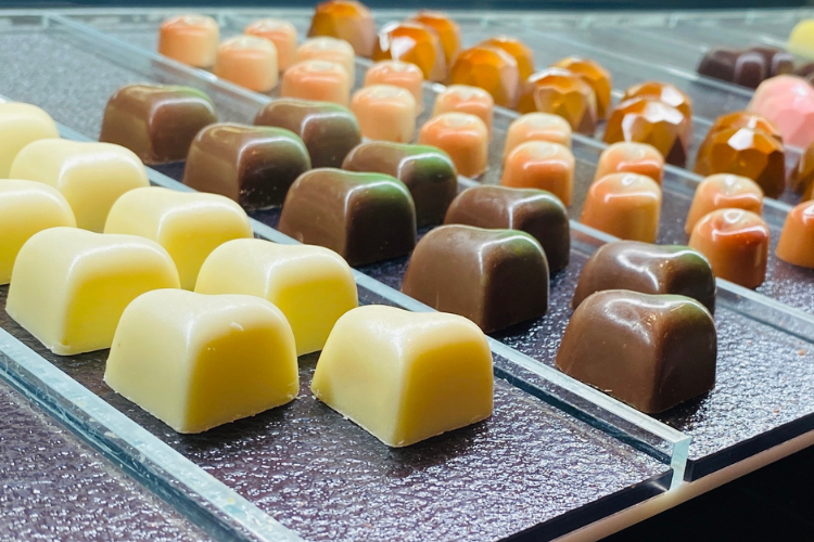 ショーケースに並んだ「トリュフチョコレート」