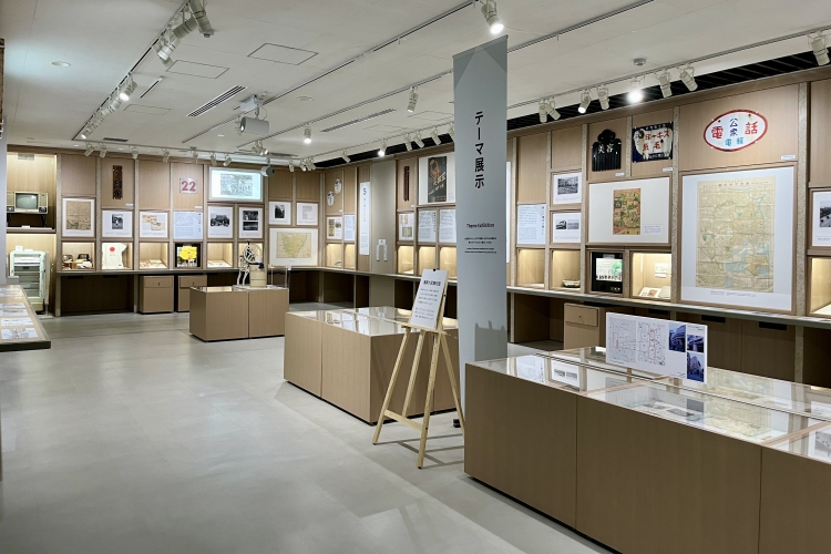 展示対象を明治から昭和30年代に絞り込み、庶民の暮らしの変遷を伝える2階常設展示室