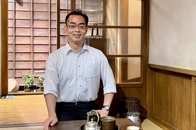 館のコンセプトや下町の魅力について教えてくれた研究員の近藤さん