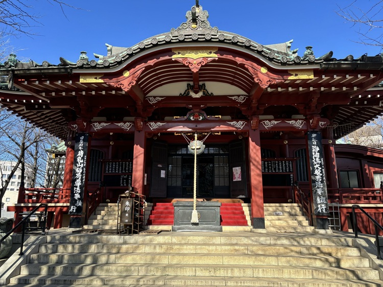 古くから浅草の住民に愛される大根がシンボルのお寺「待乳山本龍院」